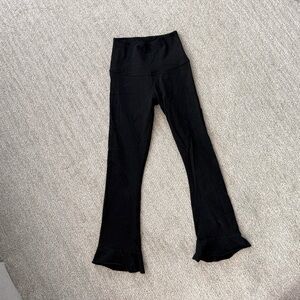 Beyond Yoga Black 7/8 Leggings with Ruffle Hem